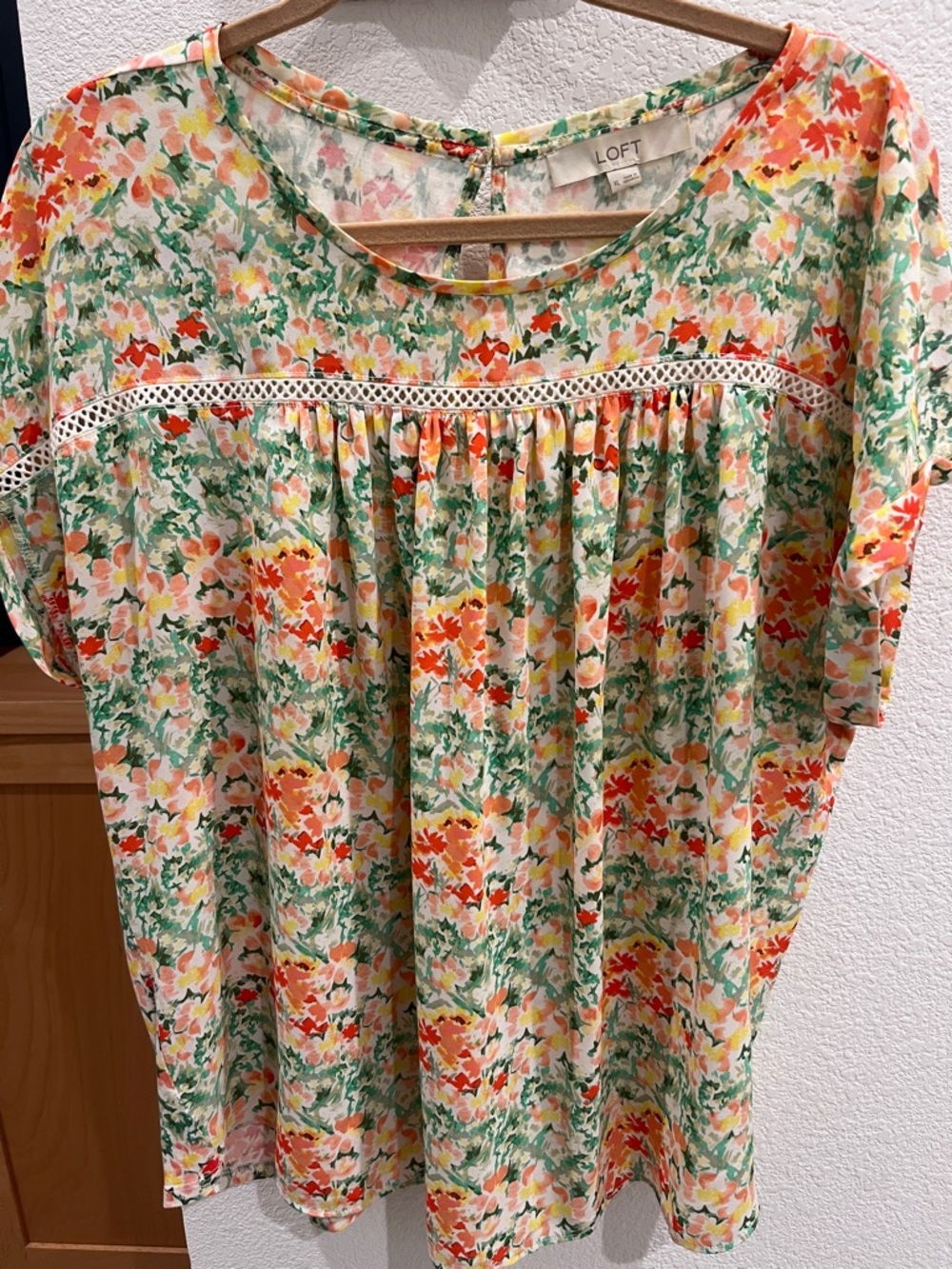 LOFT Mixed Media Floral Short Sleeve Peasant Top in Coral, Peach & Green XL